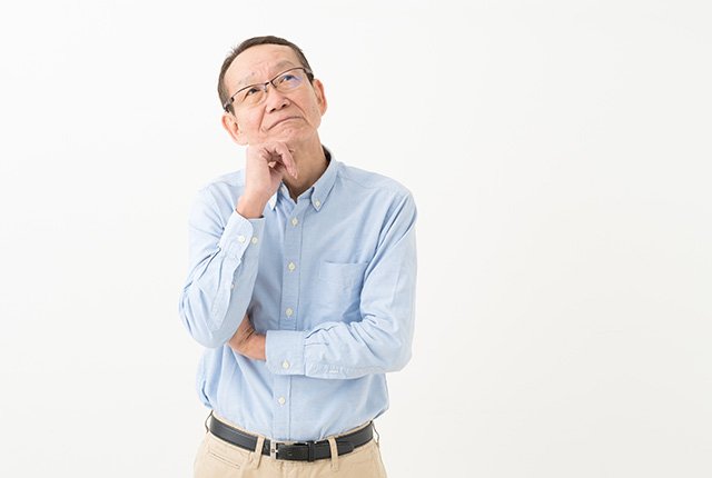 悩む男性